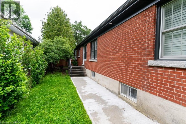 Photo 31 at 30 Proctor Avenue, Echo Place, Brantford