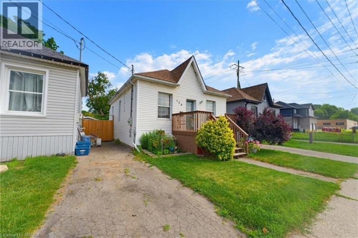 Photo 2 at 128 Mary Street, Victoria / Arthur, Brantford