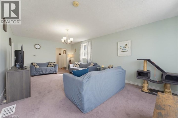 Photo 4 at 128 Mary Street, Victoria / Arthur, Brantford