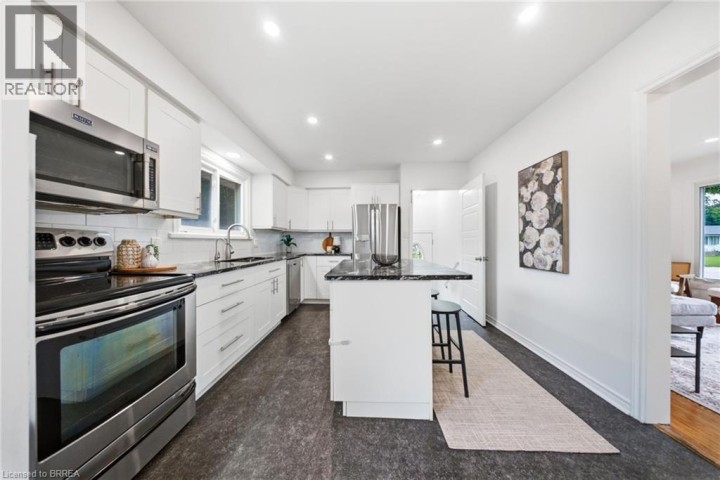 Photo 12 at 2 Frontenac Avenue, Fairview / Greenbrier, Brantford