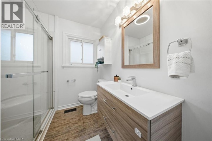 Photo 13 at 2 Frontenac Avenue, Fairview / Greenbrier, Brantford