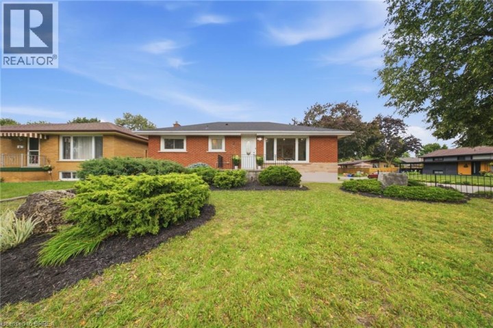 Photo 2 at 2 Frontenac Avenue, Fairview / Greenbrier, Brantford