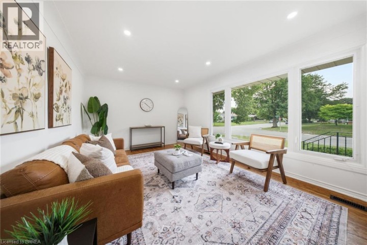 Photo 7 at 2 Frontenac Avenue, Fairview / Greenbrier, Brantford
