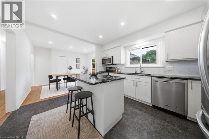 Photo 9 at 2 Frontenac Avenue, Fairview / Greenbrier, Brantford