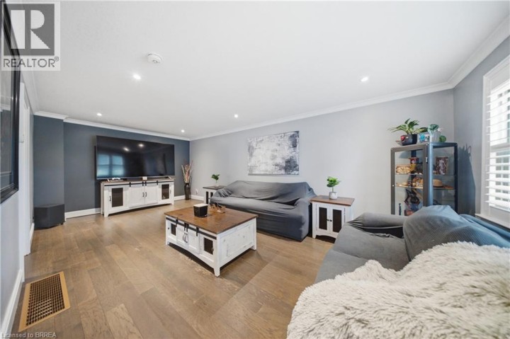 Photo 11 at 175 Grand River Avenue, Holmedale, Brantford