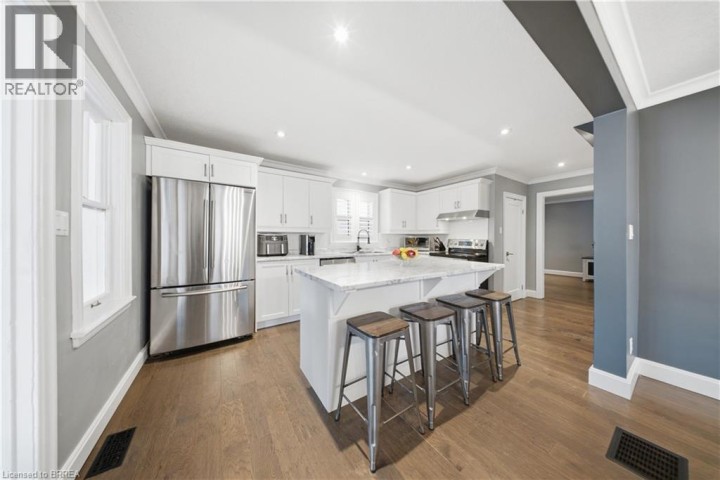 Photo 6 at 175 Grand River Avenue, Holmedale, Brantford