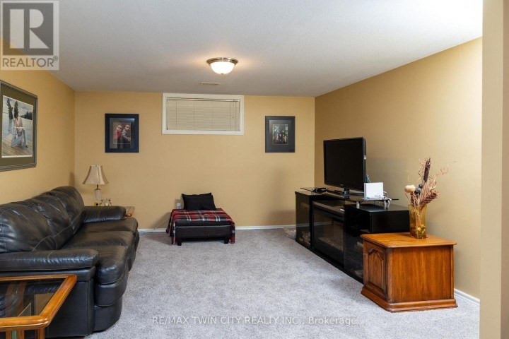 Photo 15 at 6 - 5 Yin Street, Waterford, Norfolk County