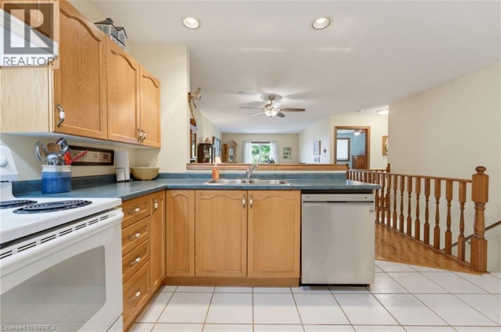 Photo 7 at 10 - 60 Whitlaw Way, Innerkip (Fair Grounds), Woodstock