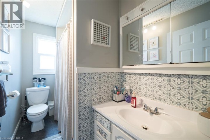 Photo 14 at 77 Eighth Avenue, Eagle Place East, Brantford