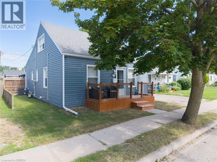 Photo 2 at 77 Eighth Avenue, Eagle Place East, Brantford