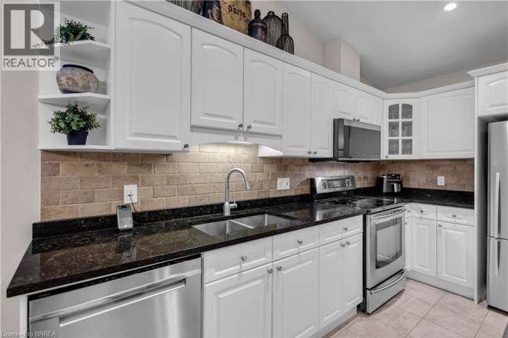 Photo 4 at 13 - 633 N Park Road, Cedarland, Brantford
