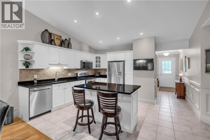 Photo 5 at 13 - 633 N Park Road, Cedarland, Brantford
