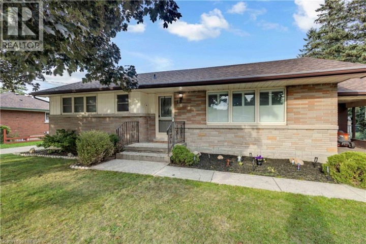 Photo 2 at 18 Kingsmount Crescent, Sw Rural, Brantford