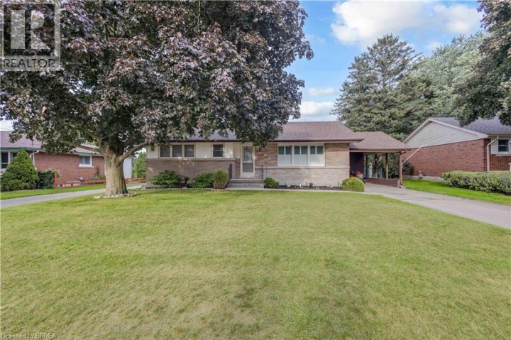Photo 3 at 18 Kingsmount Crescent, Sw Rural, Brantford