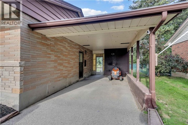 Photo 4 at 18 Kingsmount Crescent, Sw Rural, Brantford