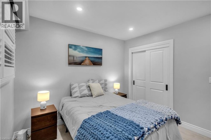 Photo 17 at 18 Kingsmount Crescent, Sw Rural, Brantford