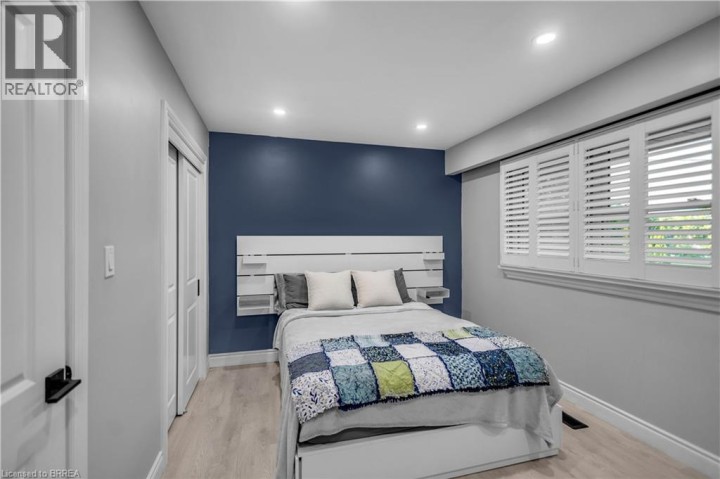Photo 13 at 18 Kingsmount Crescent, Sw Rural, Brantford