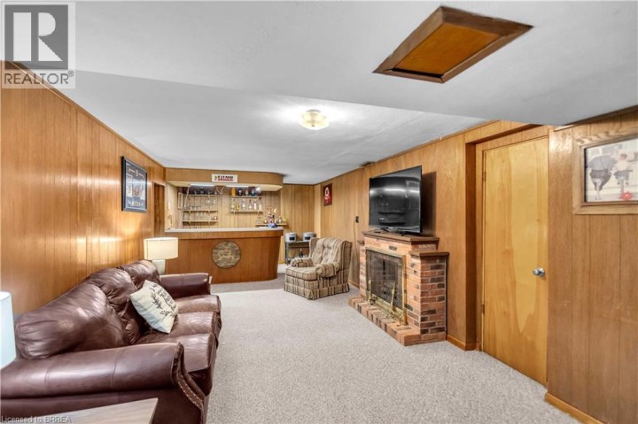 Photo 23 at 18 Kingsmount Crescent, Sw Rural, Brantford