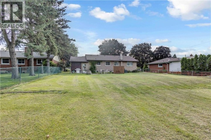 Photo 29 at 18 Kingsmount Crescent, Sw Rural, Brantford
