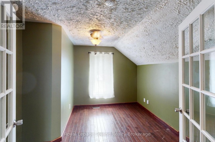 Photo 13 at 16 Broadway Street, Woodstock - South, Woodstock