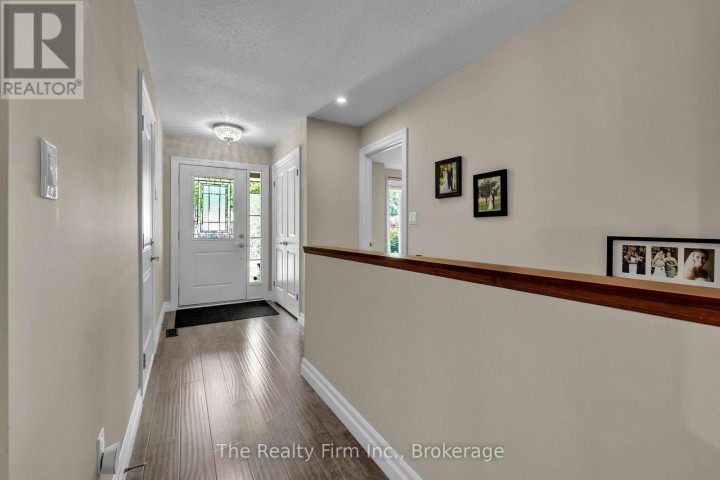 Photo 4 at 27 Cronyn Street, Woodstock - South, Woodstock