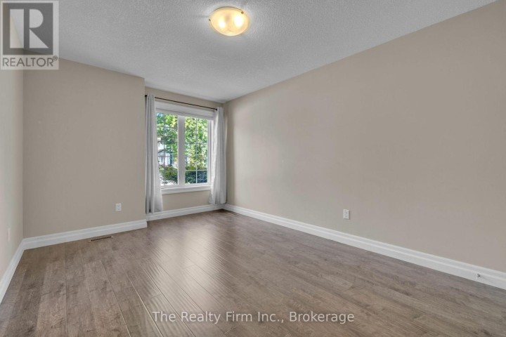 Photo 5 at 27 Cronyn Street, Woodstock - South, Woodstock