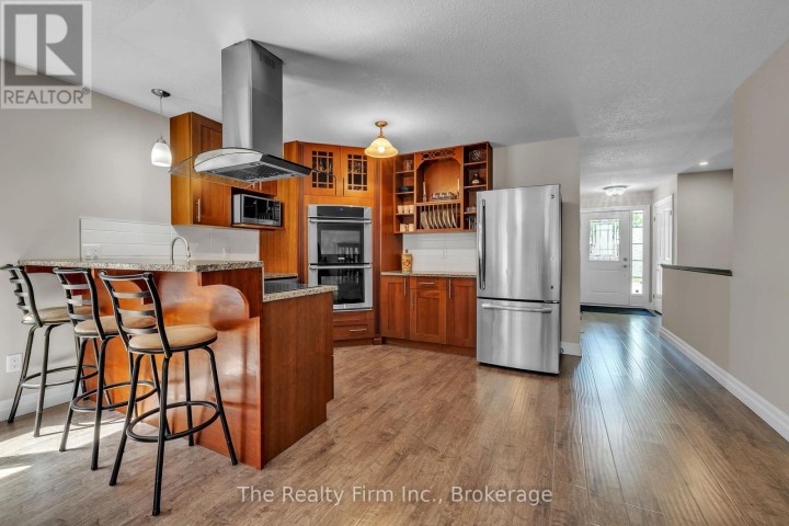 Photo 8 at 27 Cronyn Street, Woodstock - South, Woodstock