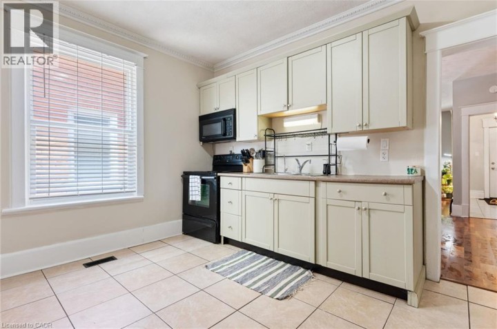 Photo 10 at 30 Dundas Street, Terrace Hill, Brantford