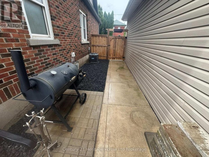 Photo 23 at 87 Bay Street, Woodstock - South, Woodstock