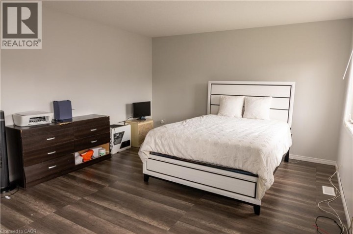 Photo 19 at 20 Gillespie Drive, Empire South, Brantford