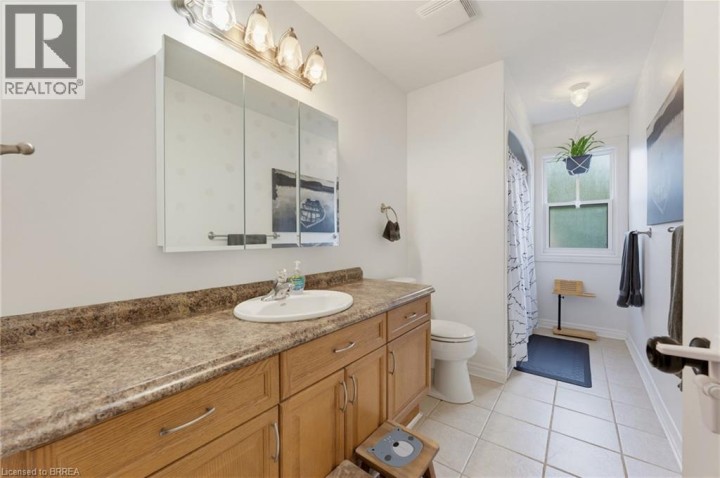 Photo 16 at 1 Limerick Lane, Donegal / Mcguiness, Brantford