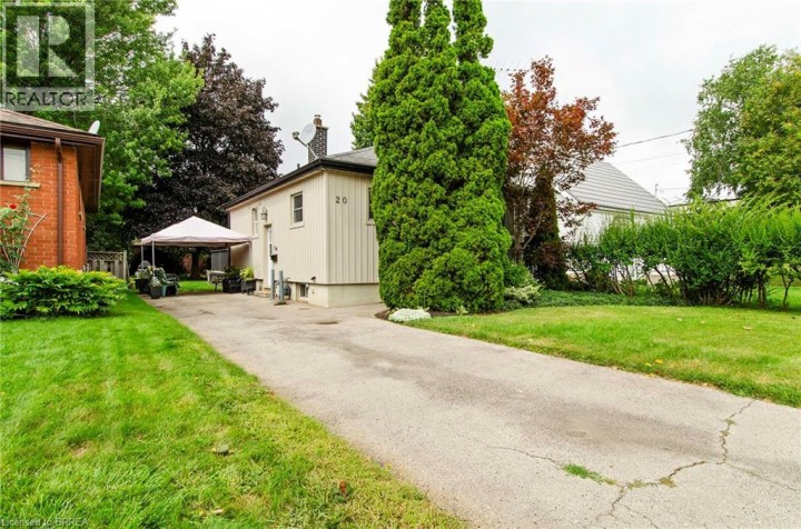 Photo 3 at 20 John Street, Holmedale, Brantford