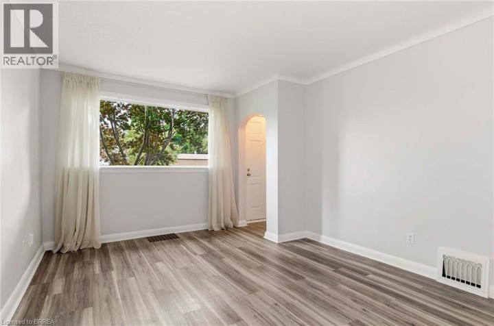 Photo 6 at 20 John Street, Holmedale, Brantford