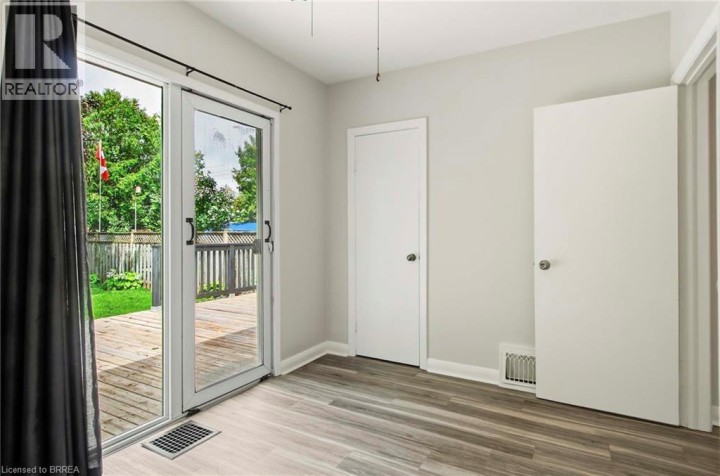 Photo 15 at 20 John Street, Holmedale, Brantford