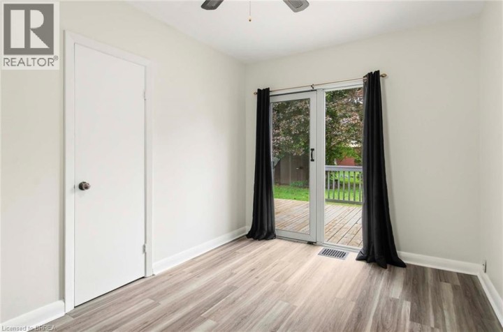 Photo 18 at 20 John Street, Holmedale, Brantford