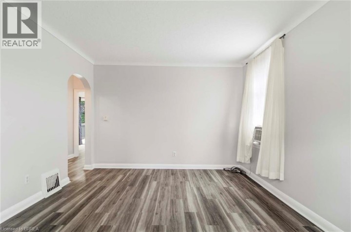 Photo 4 at 20 John Street, Holmedale, Brantford
