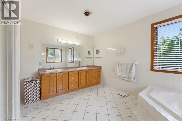 Photo 16 at 21 Cameron Lane, Brier Park, Brantford