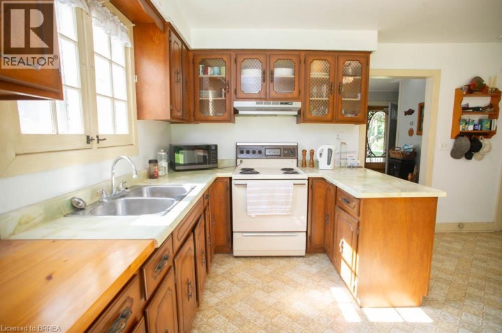 Photo 10 at 777 Rest Acres Road, Brant Pk / Rest Acres, Brantford