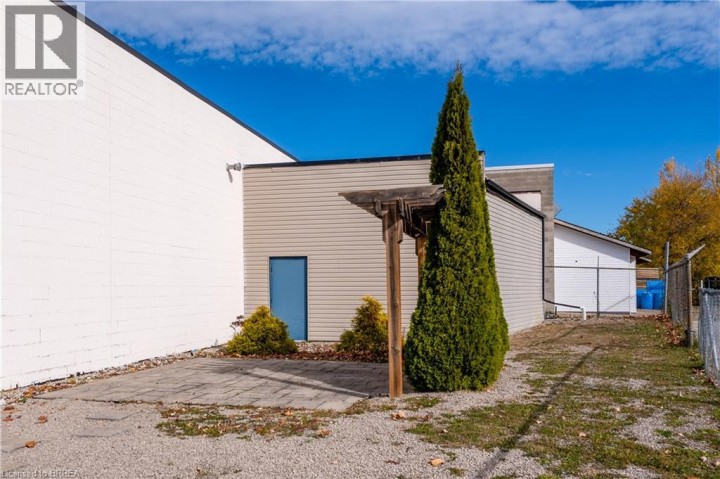 Photo 6 at 36 Easton Road, Lynden Park Mall, Brantford