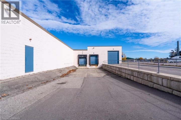Photo 4 at 36 Easton Road, Lynden Park Mall, Brantford