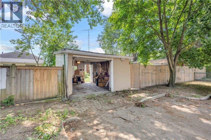 Photo 30 at 15 Salisbury Avenue, Eagle Place East, Brantford