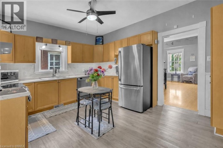 Photo 9 at 15 Salisbury Avenue, Eagle Place East, Brantford