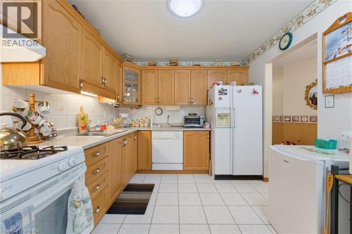 Photo 10 at 2 - 1 Buchanan Crescent, Lynden Hills, Brantford