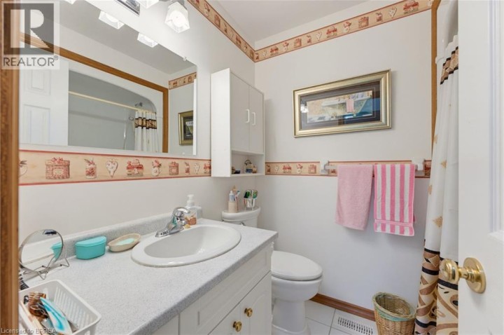 Photo 14 at 2 - 1 Buchanan Crescent, Lynden Hills, Brantford
