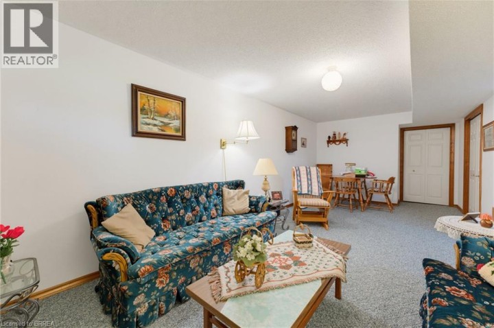 Photo 19 at 2 - 1 Buchanan Crescent, Lynden Hills, Brantford
