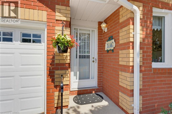 Photo 5 at 2 - 1 Buchanan Crescent, Lynden Hills, Brantford