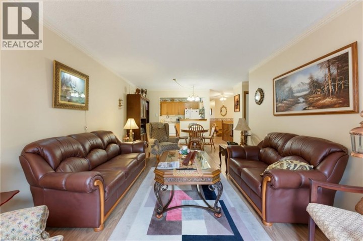 Photo 8 at 2 - 1 Buchanan Crescent, Lynden Hills, Brantford