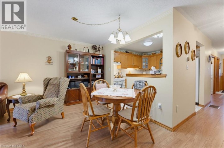Photo 9 at 2 - 1 Buchanan Crescent, Lynden Hills, Brantford