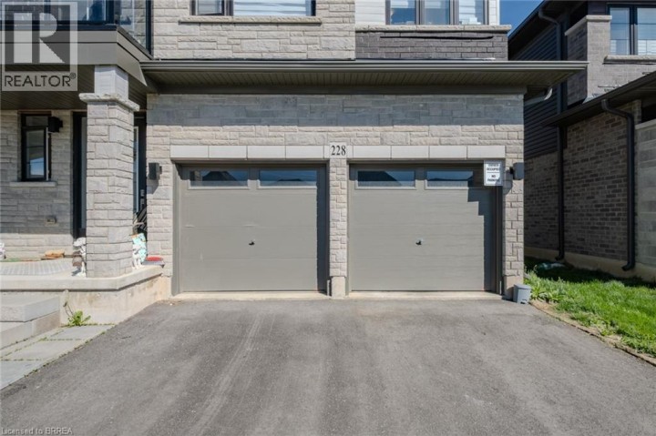 Photo 4 at 228 W Longboat Run, Empire South, Brantford