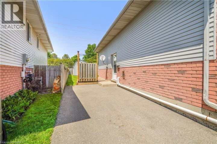 Photo 5 at 58 Arbor Drive, Brantwood Park, Brantford